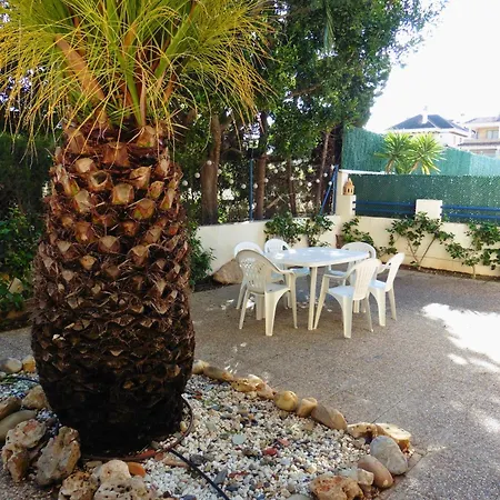 With Private Garden 200m From The Sea Feriehus *