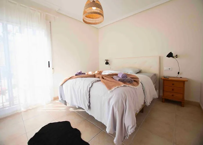 With Private Garden 200m From The Sea Feriehus