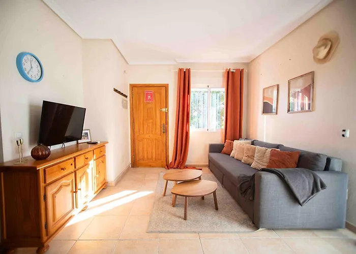 With Private Garden 200m From The Sea Feriehus *
